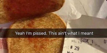 Fast food burger with only ketchup inside, receipt miscommunication