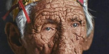 Cracked heel meme comparing foot dryness to frequent lotion use.