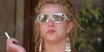 Woman with sunglasses and cigarette, captioned "I'm in a good mood."