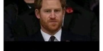 Man's awkward reaction to seeing Queen's face on cash at strip club.