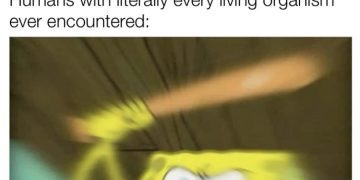 Blurry SpongeBob holding a bat reacting to aliens avoiding humans.