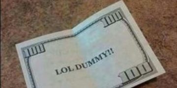 Hilarious fake money prank revealing LOL dummy message